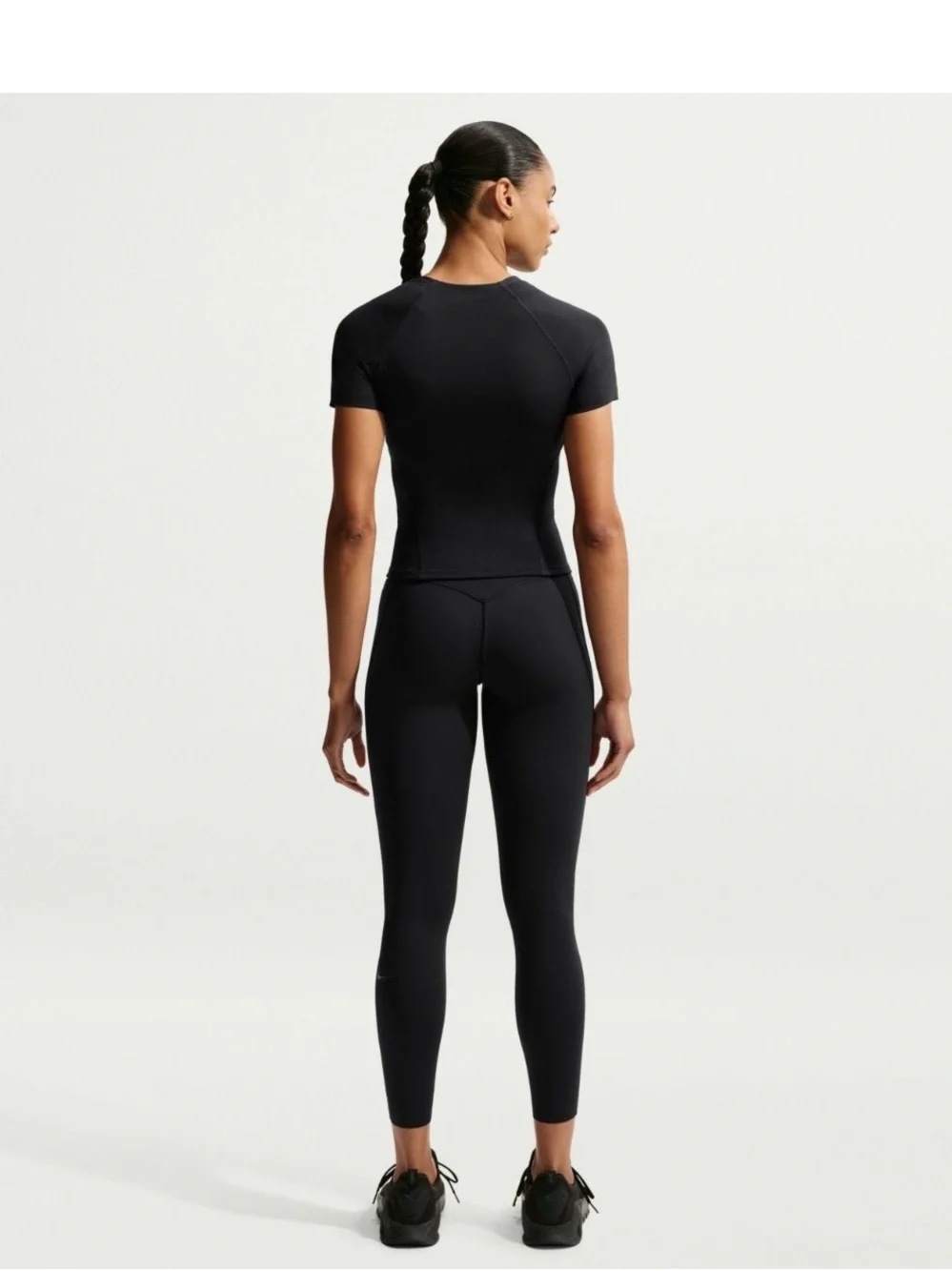 Nike universa Women’s Black High-Rise Performance Leggings - size medium